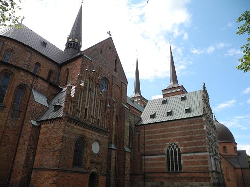 Cathedrale_Roskilde_exterieur_1.jpg