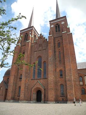 Cathedrale_Roskilde_exterieur_3.jpg
