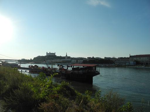 Bratislava_14_Danube_2.jpg